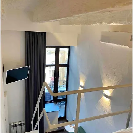 Lift Boutique - Derybasivska 3*