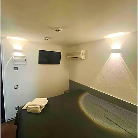 Lift Boutique - Derybasivska 3*