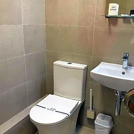 Lift Boutique - Derybasivska 3*