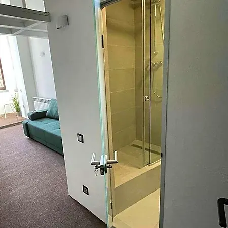 Lift Boutique - Derybasivska 3*