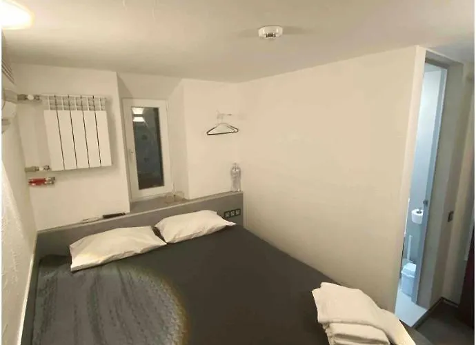 Готель Lift Boutique - Derybasivska 3*