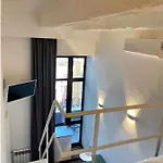 Lift Boutique - Derybasivska 3*