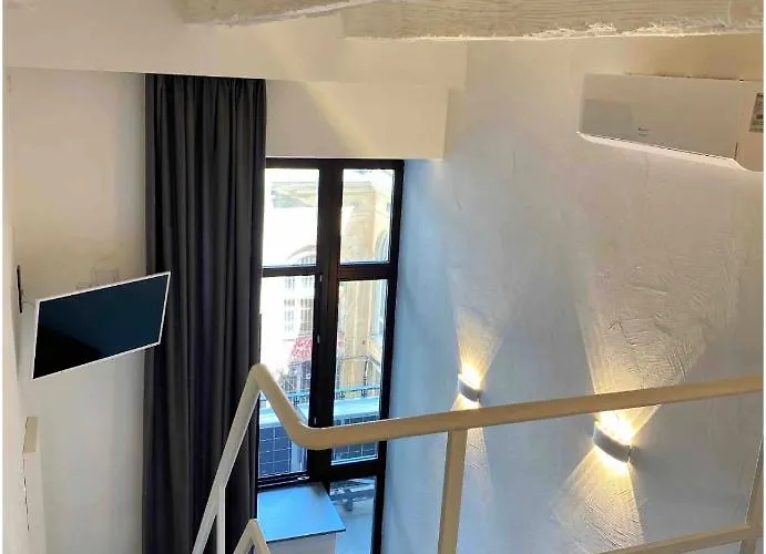 Lift Boutique - Derybasivska 3*