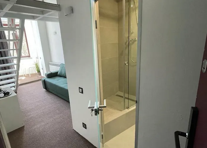 Lift Boutique - Derybasivska 3*