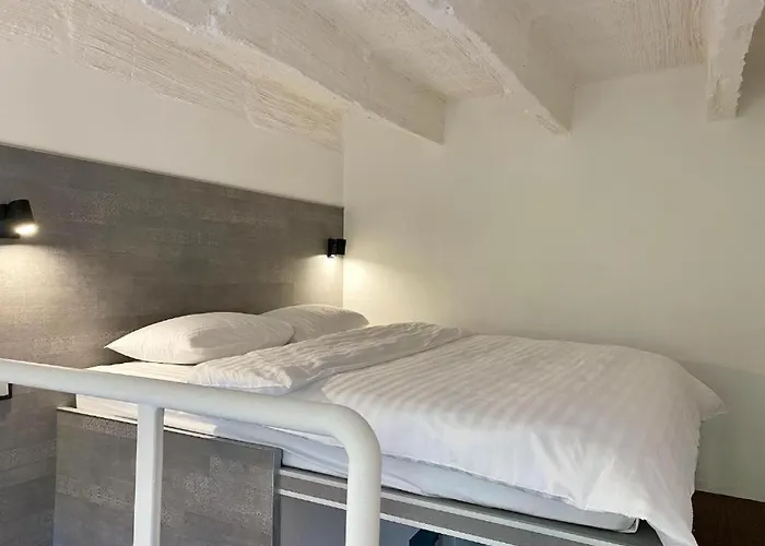 Lift Boutique - Derybasivska 3*