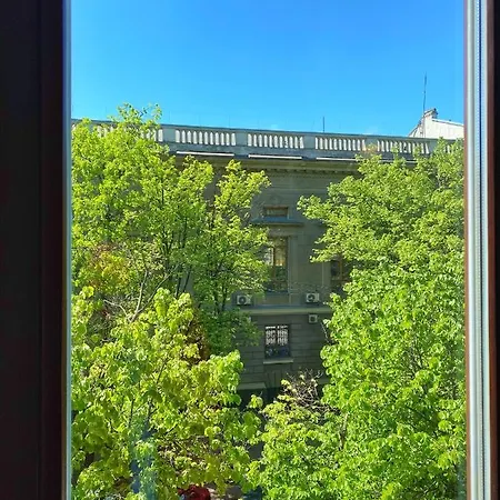 Lift Boutique - Derybasivska 3*