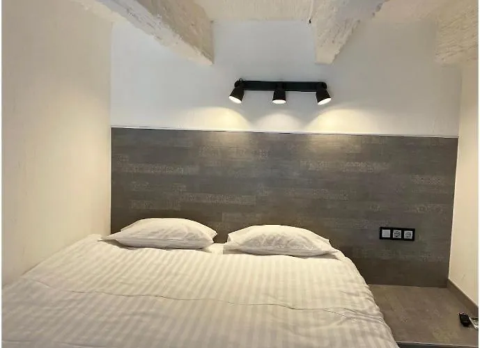 Lift Boutique - Derybasivska