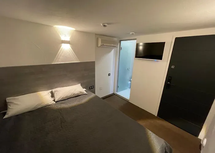 Lift Boutique - Derybasivska 3*